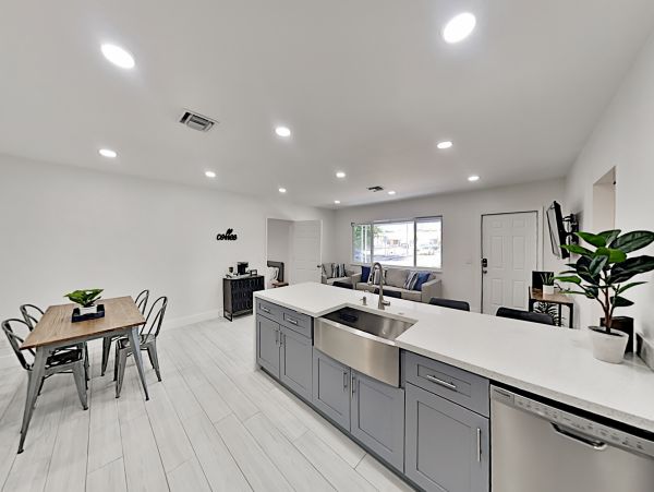 Modern Palm Beach Three Bedroom Home Near the Beach