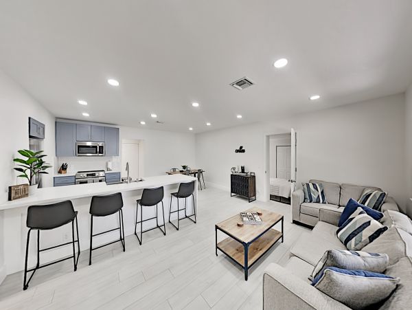 Modern Palm Beach Three Bedroom Home Near the Beach