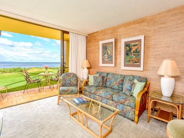 Kihei Oceanfront One Bedroom Condo. Wheelchair Accessible!
