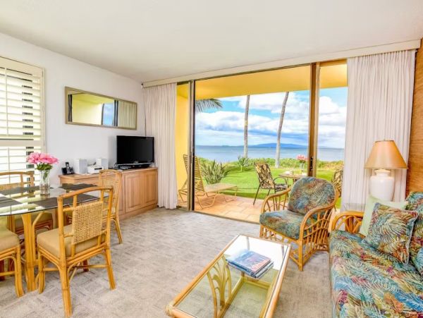 Kihei Oceanfront One Bedroom Condo. Wheelchair Accessible!