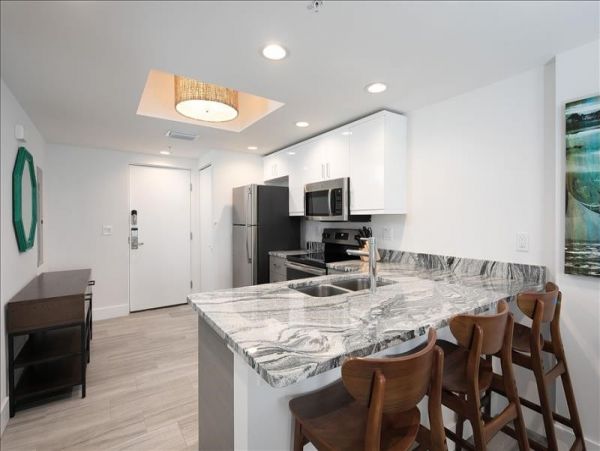 Stunning Treasure Island Beachfront Condo