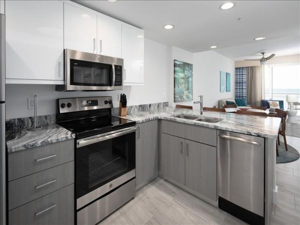 Stunning Treasure Island Beachfront Condo