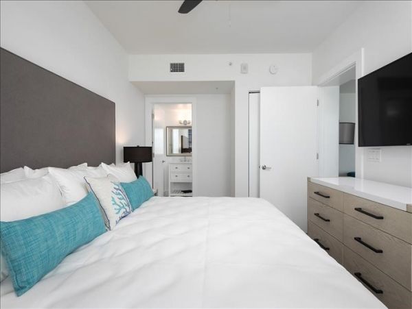 Stunning Treasure Island Beachfront Condo