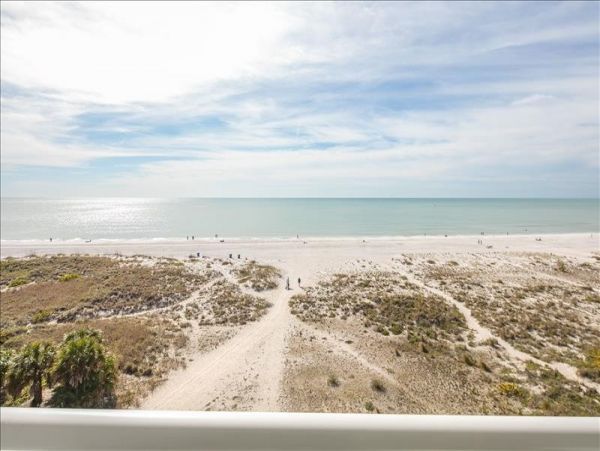 Stunning Treasure Island Beachfront Condo