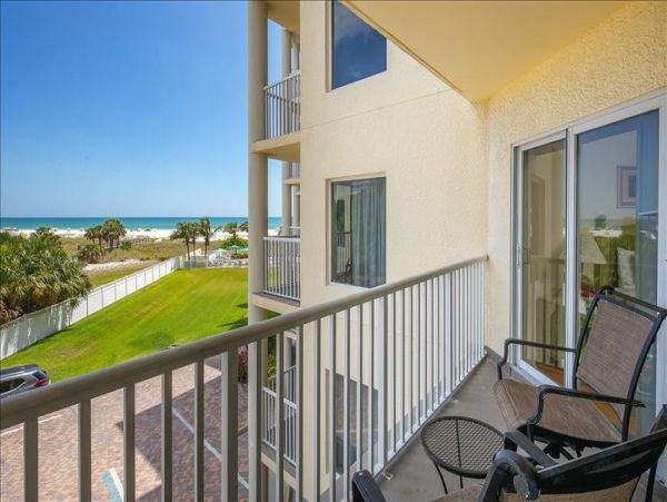 Beachside Vacation Condo Pool NEW ARRIVAL