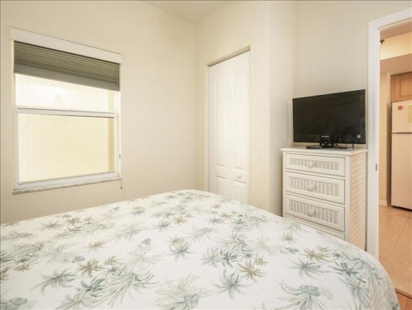 Beachside Vacation Condo Pool NEW ARRIVAL