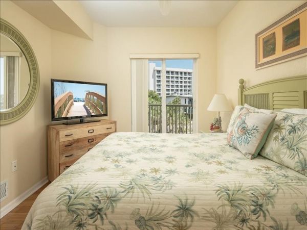 Beachside Vacation Condo Pool NEW ARRIVAL