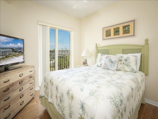 Beachside Vacation Condo Pool NEW ARRIVAL