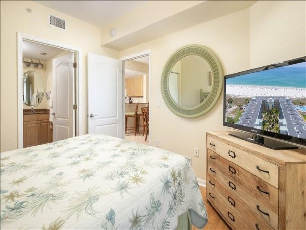 Beachside Vacation Condo Pool NEW ARRIVAL