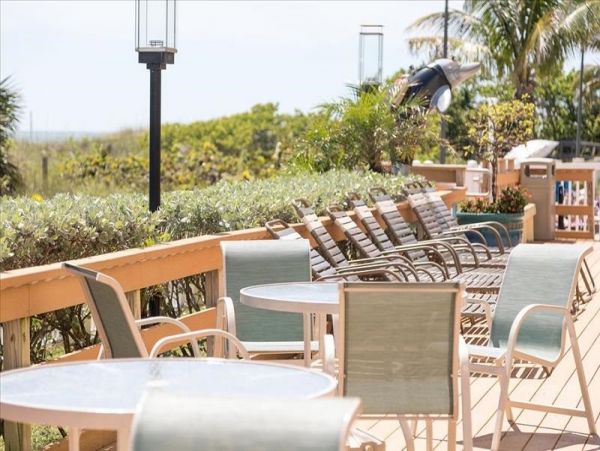 Beachside Vacation Condo Pool NEW ARRIVAL