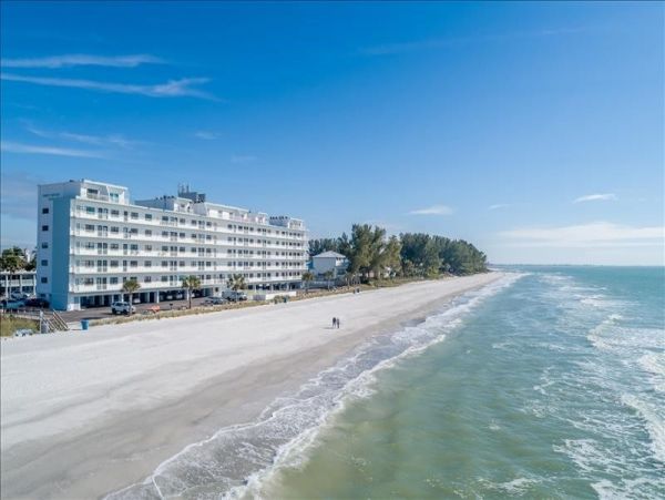 Two-Story Condo with 2 Bedrooms in Treasure Island