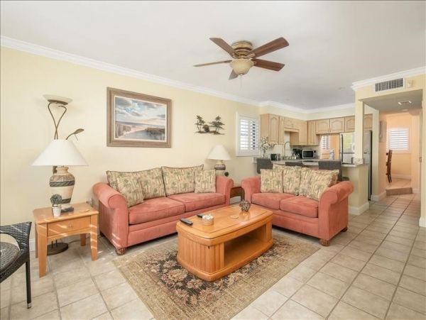 Two-Story Condo with 2 Bedrooms in Treasure Island