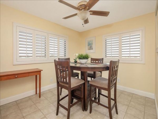 Two-Story Condo with 2 Bedrooms in Treasure Island