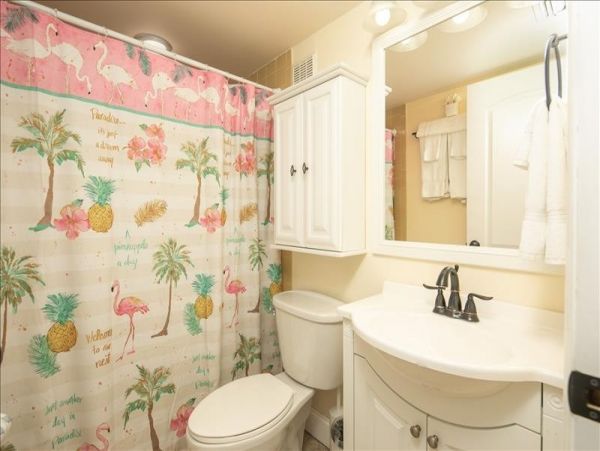 Two-Story Condo with 2 Bedrooms in Treasure Island