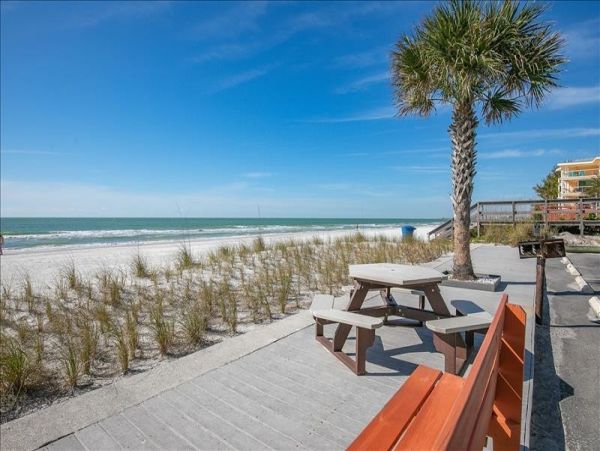 Two-Story Condo with 2 Bedrooms in Treasure Island
