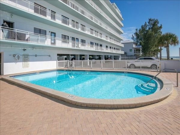Two-Story Condo with 2 Bedrooms in Treasure Island