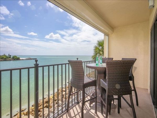 Quiet Luxury Complex at the Southern end of Sunset Beach