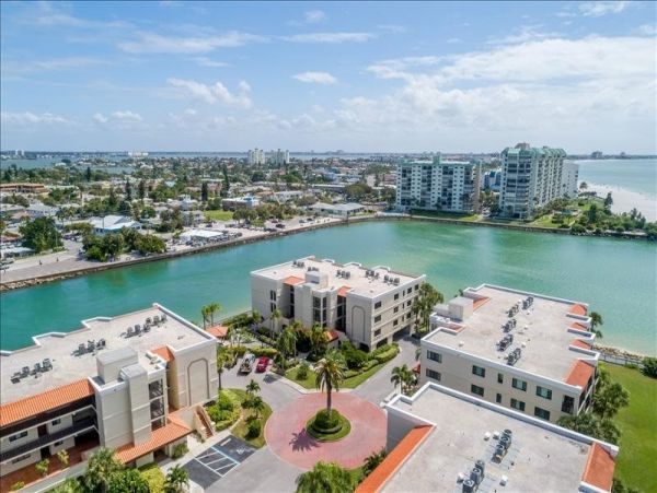Quiet Luxury Complex at the Southern end of Sunset Beach