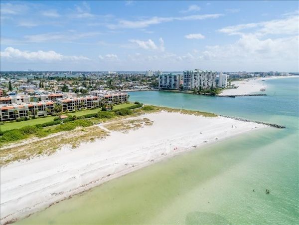 Quiet Luxury Complex at the Southern end of Sunset Beach