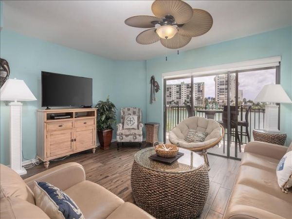 Quiet Luxury Complex at the Southern end of Sunset Beach