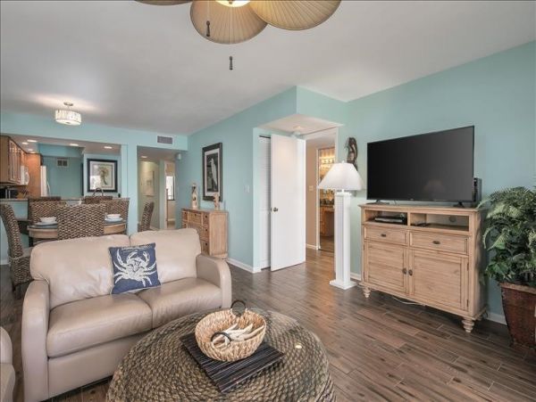Quiet Luxury Complex at the Southern end of Sunset Beach