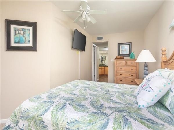 Quiet Luxury Complex at the Southern end of Sunset Beach