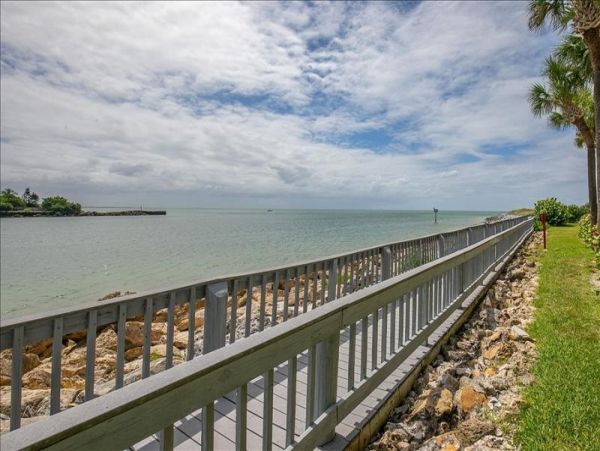 Quiet Luxury Complex at the Southern end of Sunset Beach