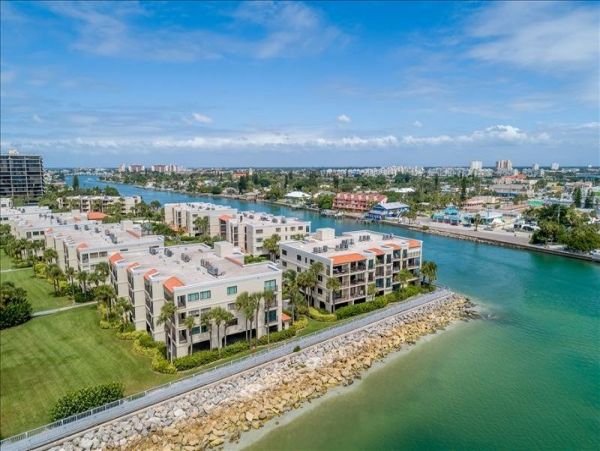 Quiet Luxury Complex at the Southern end of Sunset Beach