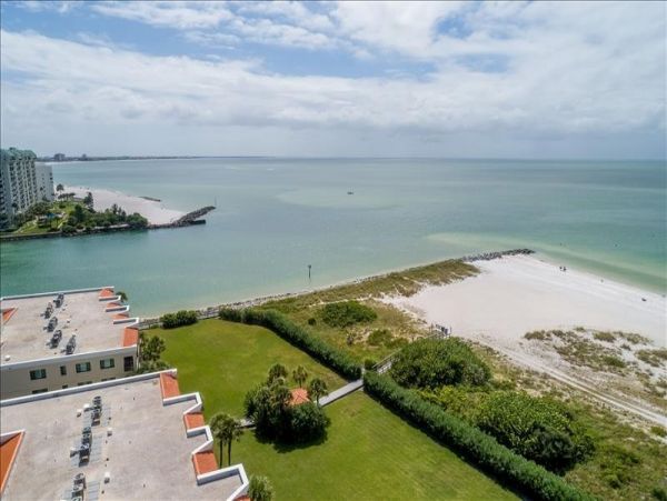 Quiet Luxury Complex at the Southern end of Sunset Beach