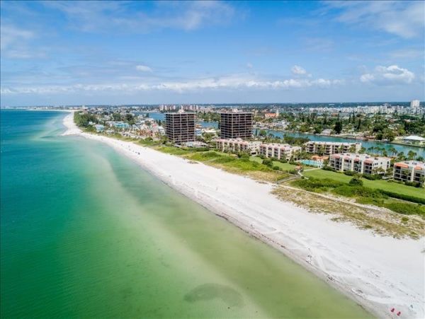 Quiet Luxury Complex at the Southern end of Sunset Beach