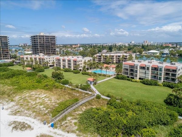 Quiet Luxury Complex at the Southern end of Sunset Beach