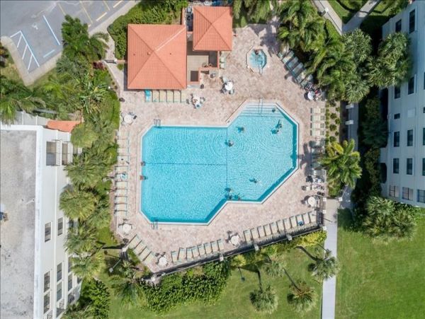 Quiet Luxury Complex at the Southern end of Sunset Beach
