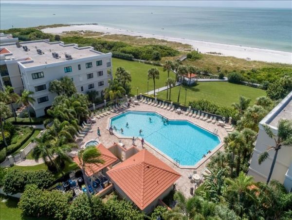 Quiet Luxury Complex at the Southern end of Sunset Beach