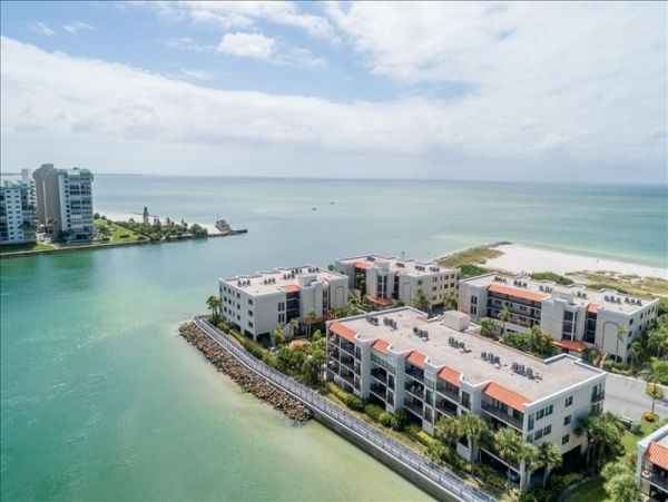 Quiet Luxury Complex at the Southern end of Sunset Beach
