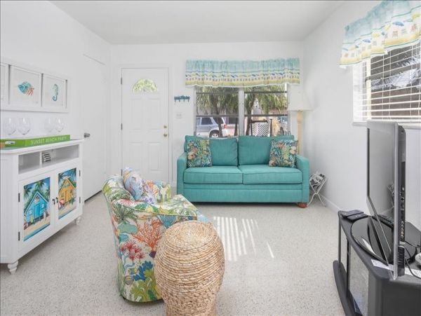 Sunset Beach 2 Bedroom Cottage 2 Blocks to the Beach