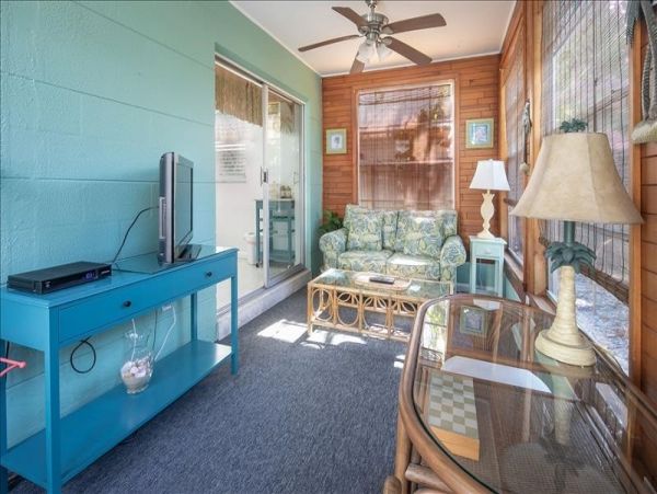 Sunset Beach 2 Bedroom Cottage 2 Blocks to the Beach