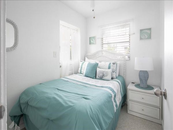 Sunset Beach 2 Bedroom Cottage 2 Blocks to the Beach