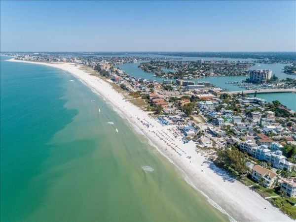 Sunset Beach 2 Bedroom Cottage 2 Blocks to the Beach