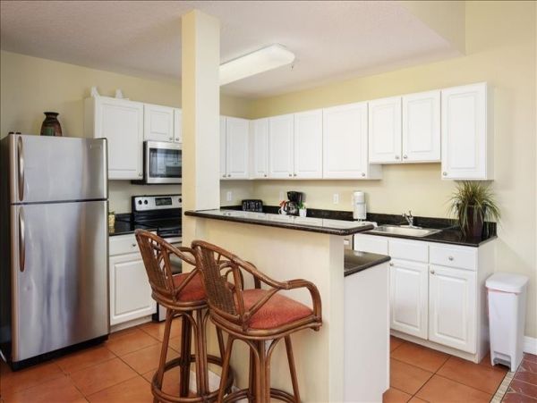 Madeira Beach Steps to the Gulf Elegant Two Bedroom Vacation Condo