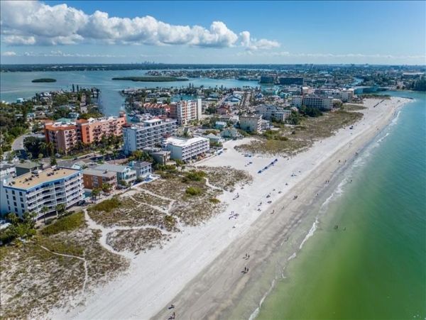 Madeira Beach Steps to the Gulf Elegant Two Bedroom Vacation Condo