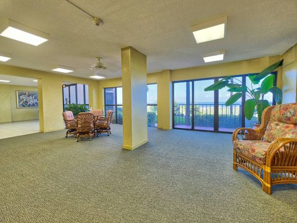 https://s3.us-east-2.amazonaws.com/emerald-kite-photos/967921/larger/591266/vacation-rental-thumb.jpg