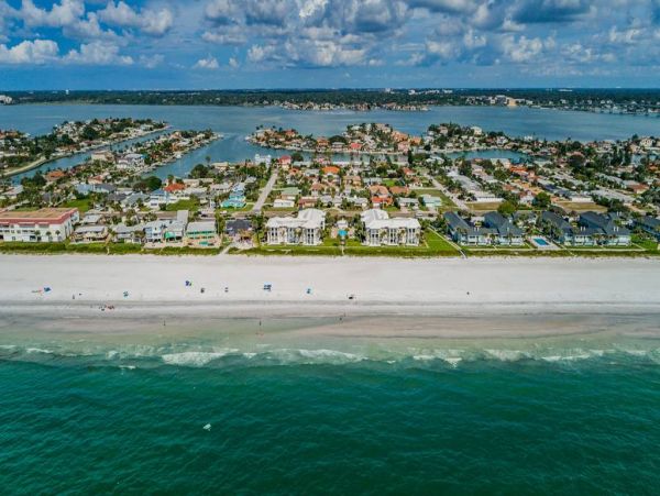 Belleair Beach Lovely Residence Sleeps 6