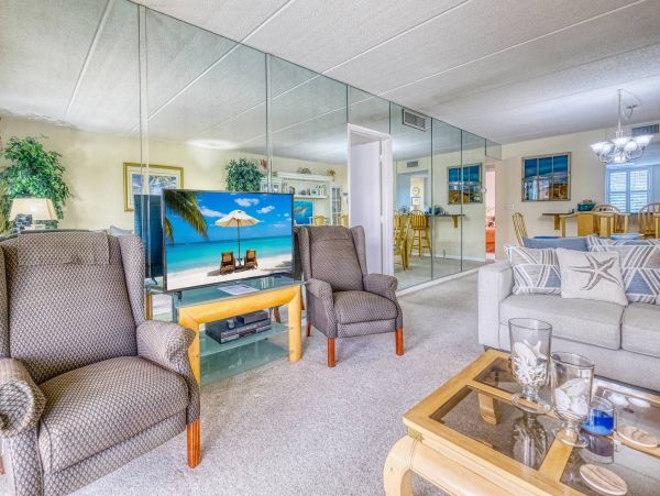 Belleair Beach Lovely Residence Sleeps 6