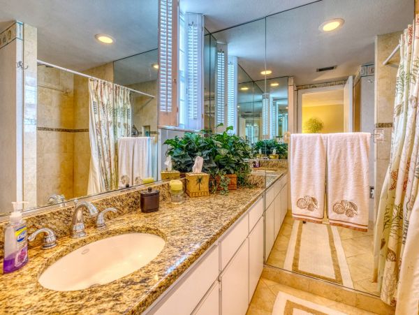 Belleair Beach Lovely Residence Sleeps 6