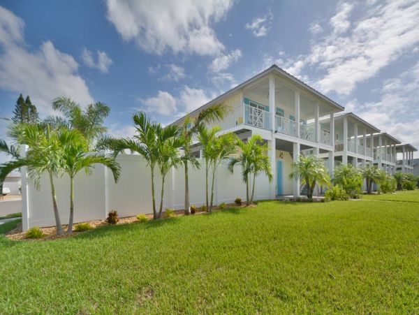 Three Bedroom Madeira Beach Vacation Home Steps to Beach