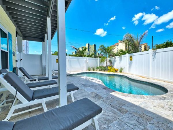 Three Bedroom Madeira Beach Vacation Home Steps to Beach