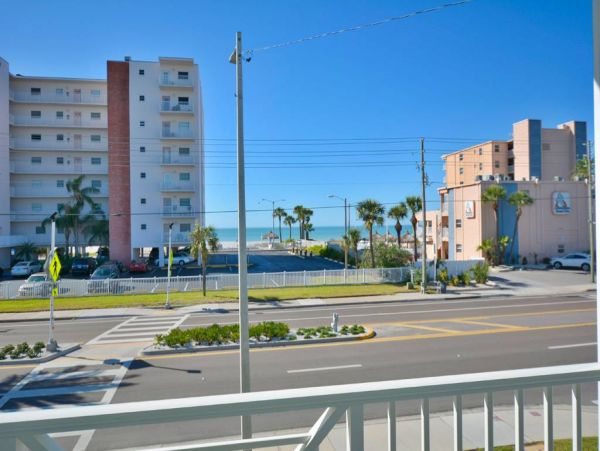 Three Bedroom Madeira Beach Vacation Home Steps to Beach