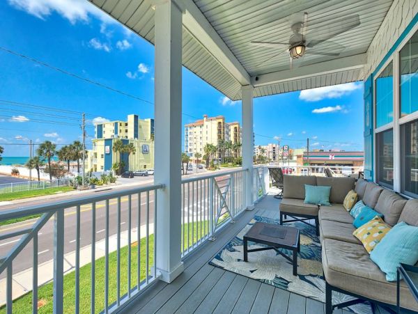 Three Bedroom Madeira Beach Vacation Home Steps to Beach