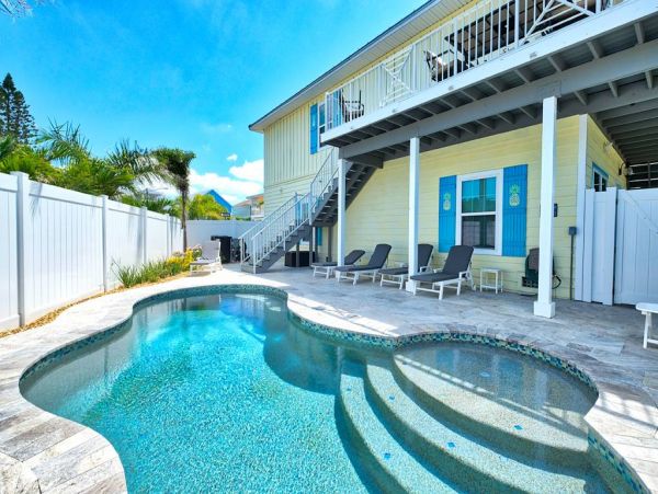Three Bedroom Madeira Beach Vacation Home Steps to Beach