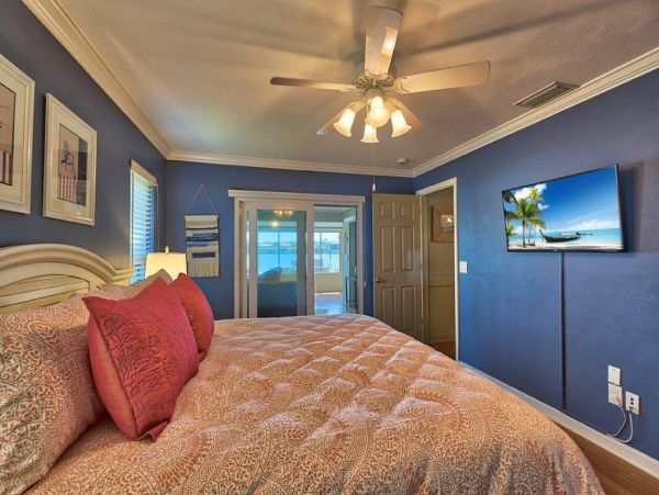 Waterfront Pool Vacation Home in Indian Rocks Beach Sleeps 10